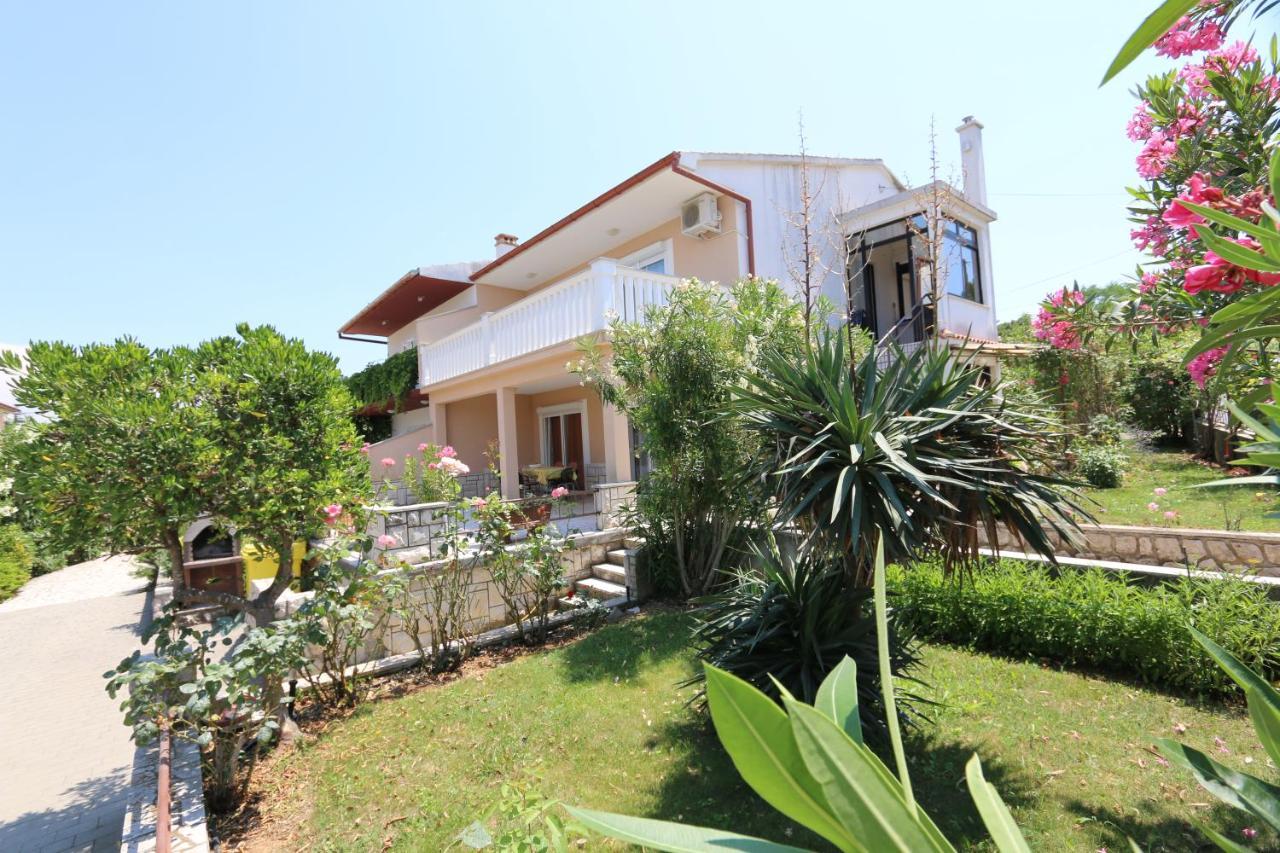 Apartments Grskovic G. Jesenovica Šilo Exterior foto
